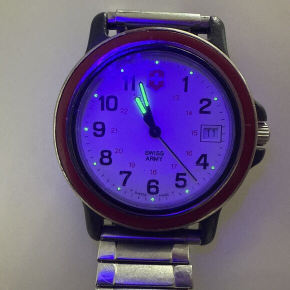 Victorinox Swiss Army Watch Men's Red Bezel Glow In The Dark 5 ATM (New Battery) - Picture 3 of 8